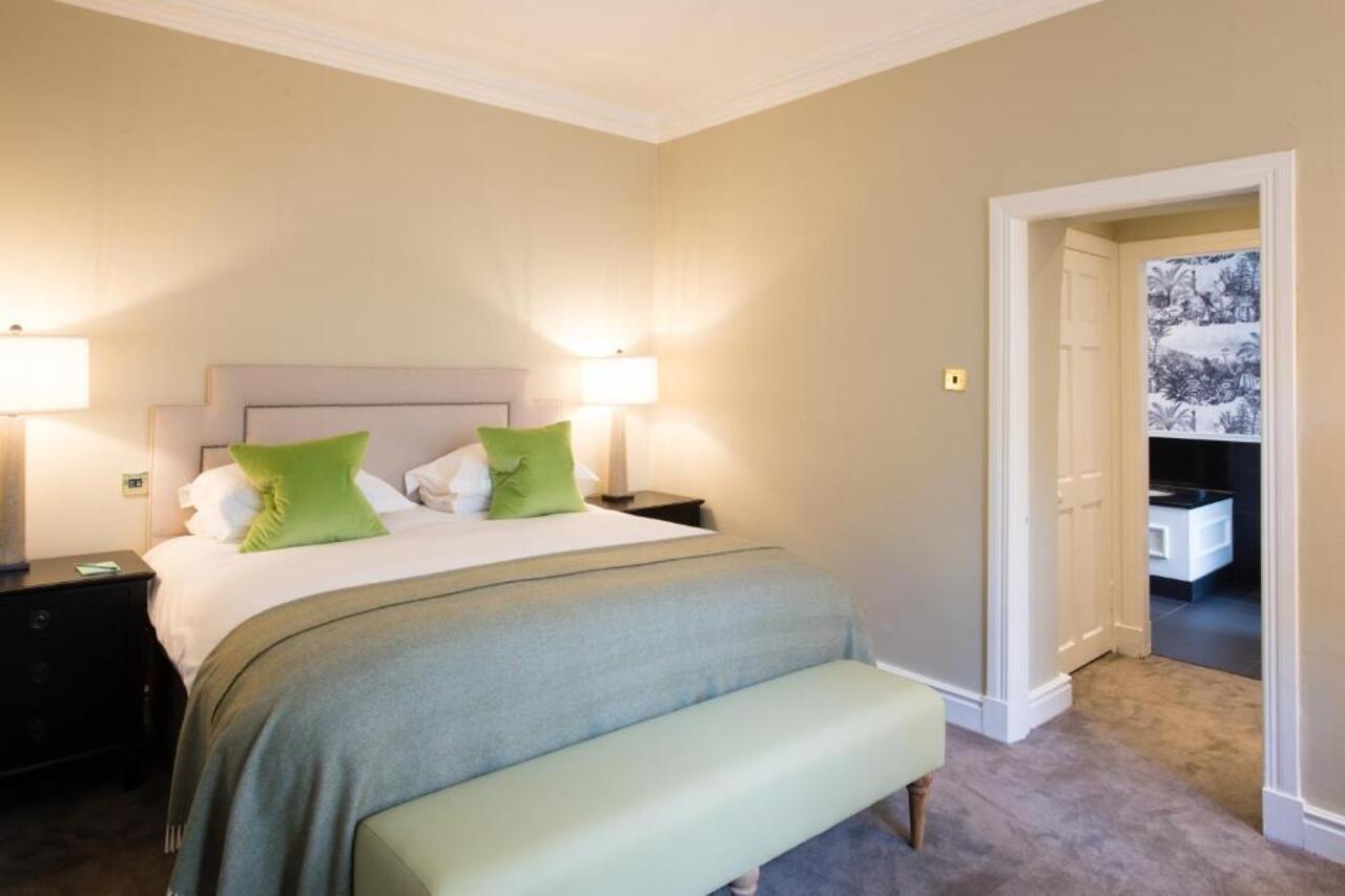 גלאזגו One Devonshire Gardens A Hotel Du Vin מראה חיצוני תמונה A bedroom at the hotel